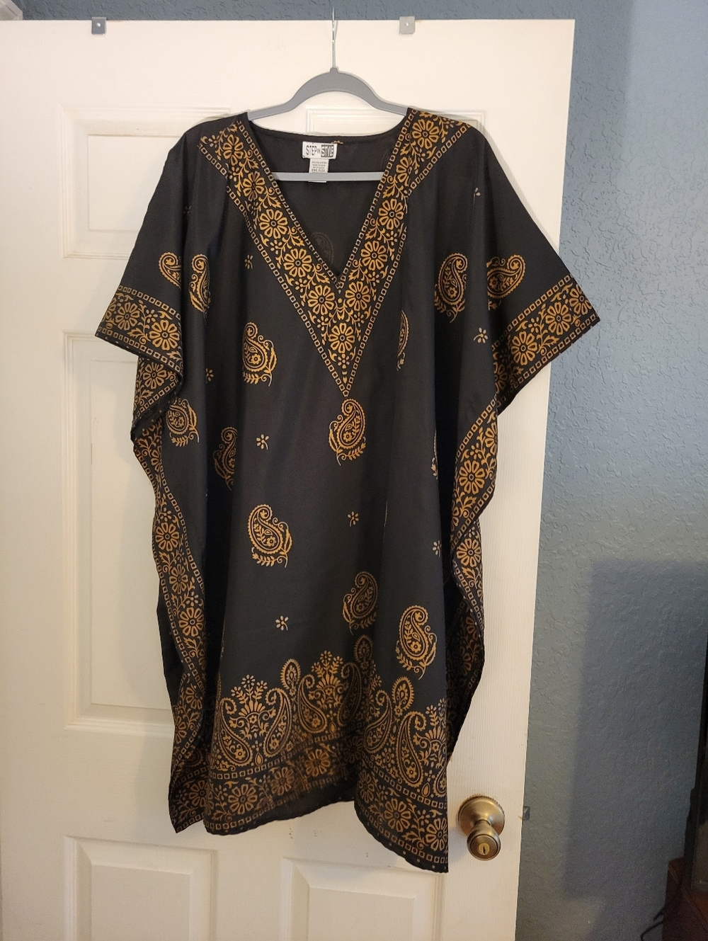 Step In Style Black & Gold Kimono Blouse Unisex One Size Kaftan Beach Cover Up